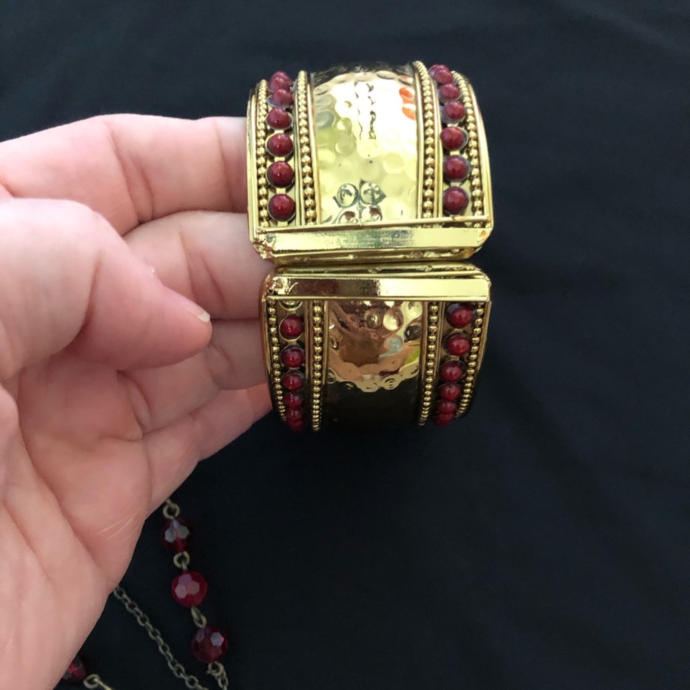 Red and gold necklace and bracelet bundle. - Picture 6 of 7